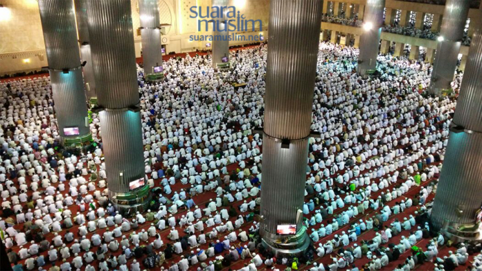 Suasana Masjid Istiqlal yang dipenuhi peserta Aksi 313. Channel dan Jemaah Masjid