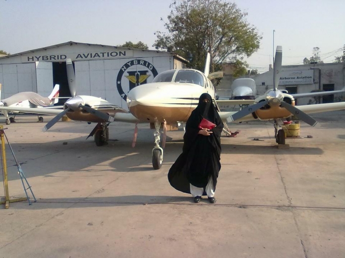 Inspirasi muslim_Shahnaz Laghari Pilot Bercadar shahnaz laghari, pilot bercadar, pilot wanita berhijab