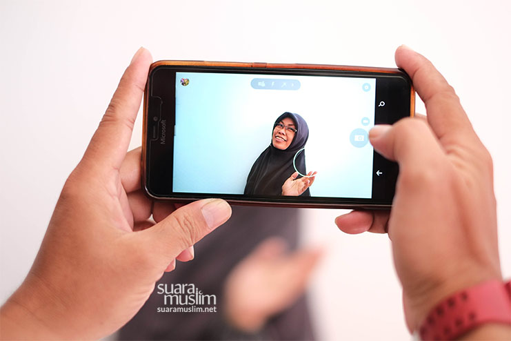 Bagaimana Hukum Selfie Bagi Muslimah