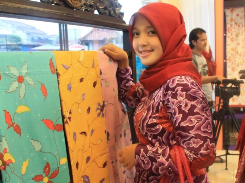 Sally Giovany, Pengusaha Muslimah Batik