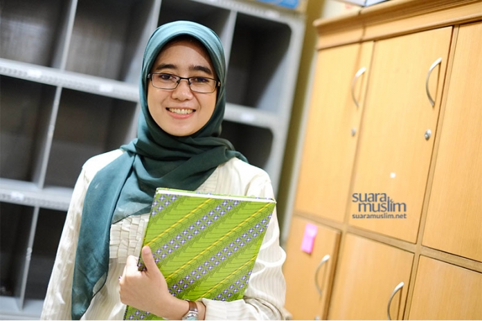 Wanita Boleh Bekerja Jika Memenuhi Syarat Ini - Suara Muslim