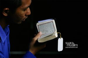 Membaca Al Quran dengan suara Merdu