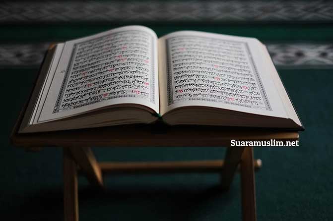Perhatikan Adab Saat Meletakkan Al Quran