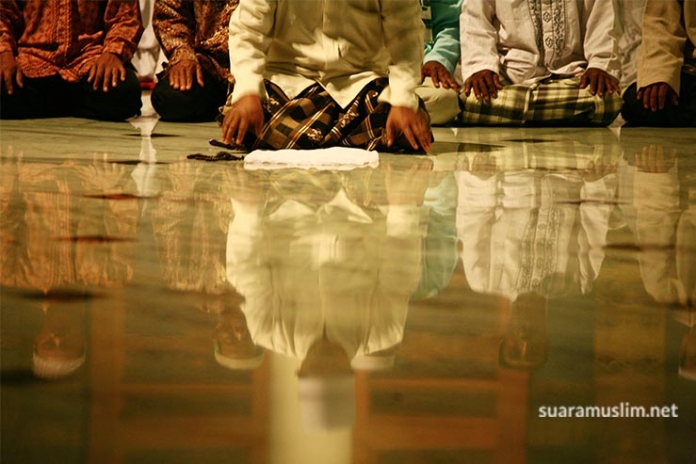 mengerjakan shalat dengan cara Jama dan Qashar mengerjakan shalat dengan cara Jama dan Qashar