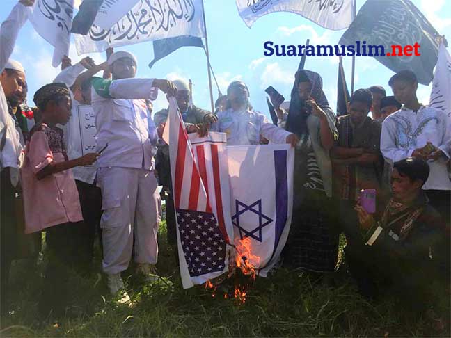 Kecam Klaim Sepihak atas Yerusalem, Massa Bakar Bendera AS dan Israel