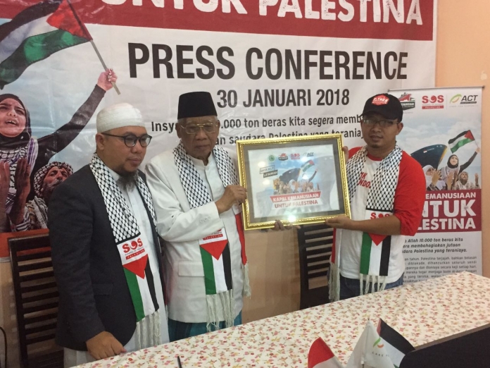 Ketua MUI Jatim KH Abdusshomad Buchori memberikan dukungannya untuk Program Kapal Kemanusiaan ACT (Doksuaramuslim.net/Ahmad Jilul QF)