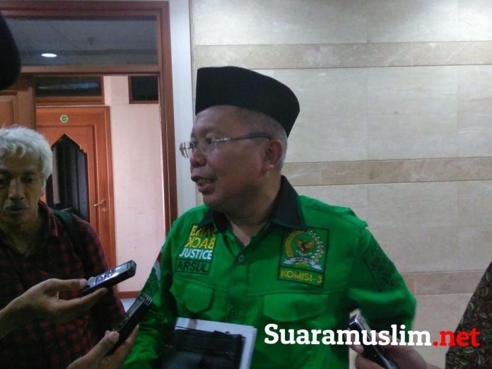 Arsul Sani Draf RUU KUHP Itu Datangnya Dari Pemerintah Arsul Sani: Draf RUU KUHP Itu Datangnya Dari Pemerintah