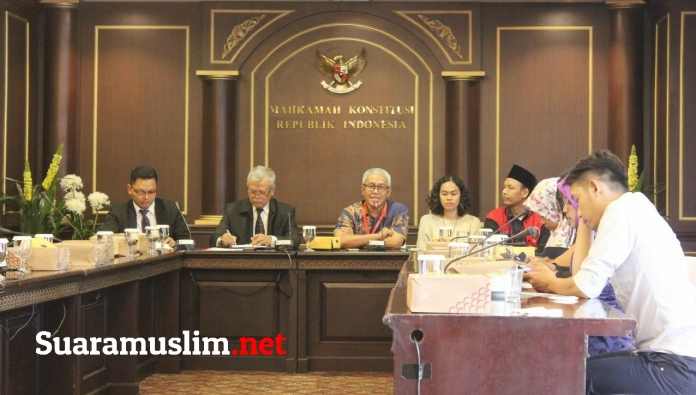 Datangi MK Koalisi Masyarakat Peduli MK Desak Ketua MK Arief Hidayat Mundur Datangi MK Koalisi Masyarakat Peduli MK Desak Ketua MK Arief Hidayat Mundur