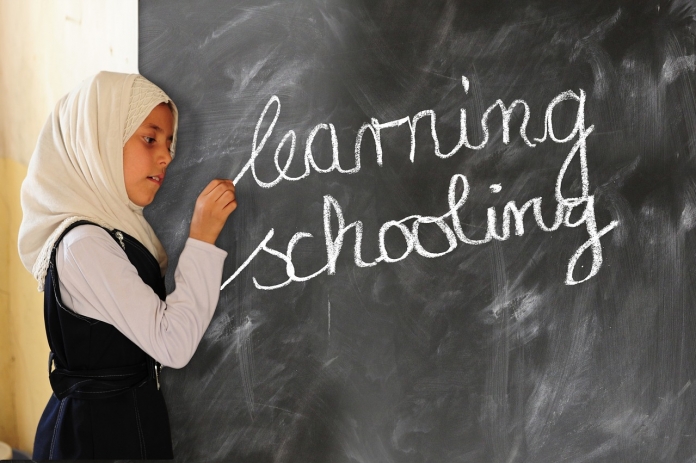 Beginilah Jika di Atas Ilmu Ada Adab Beginilah Jika di Atas Ilmu Ada Adab