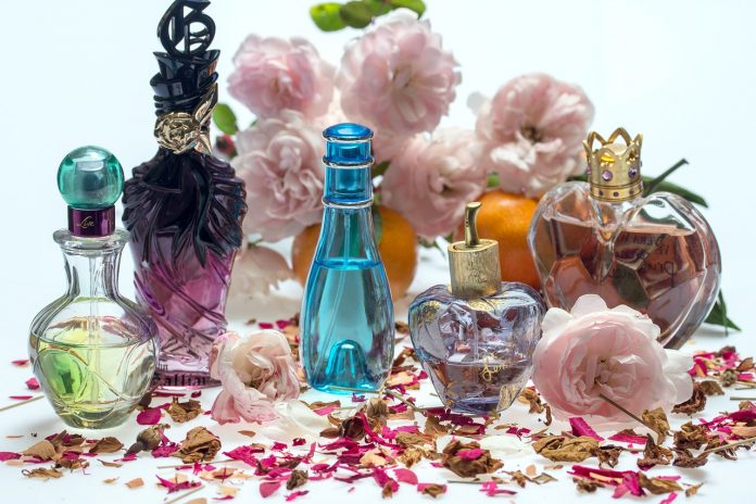 Dalil dan Hikmah Larangan Memakai Parfum Saat Haji Dalil dan Hikmah Larangan Memakai Parfum Saat Haji