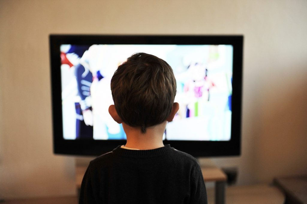 Tips Menjauhkan Anak Kecanduan Televisi