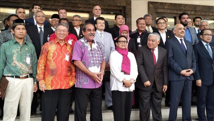 Menlu Minta WPF Terlibat Dalam Penyelesaian Masalah Global Menlu Minta WPF Terlibat Dalam Penyelesaian Masalah Global