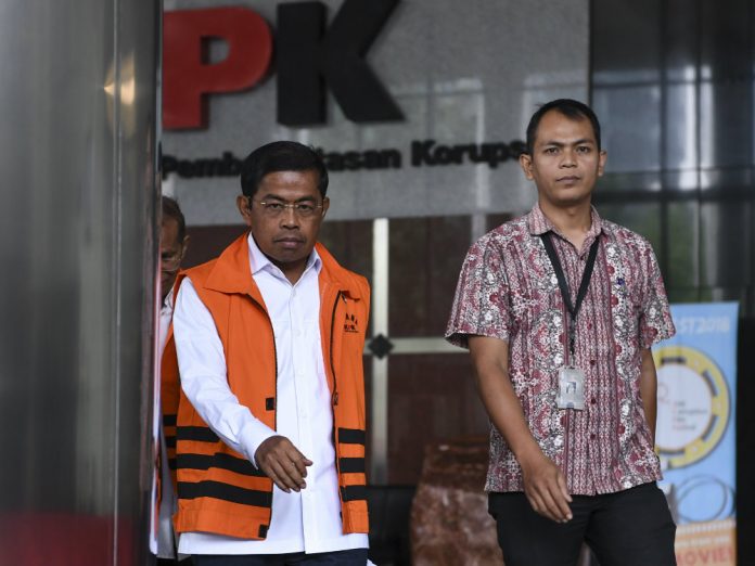 Khianat dan Hancurnya Tatanan Sosial Khianat dan Hancurnya Tatanan Sosial