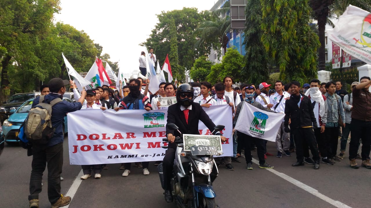 Demo Jokowi, Mahasiswa KAMMI se Jabodetabek bawa "Stuntman"