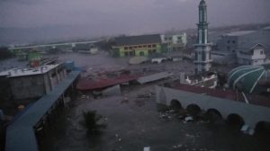 Tsunami Terjang Pantai Palu, Listrik Padam dan Komunikasi Terputus