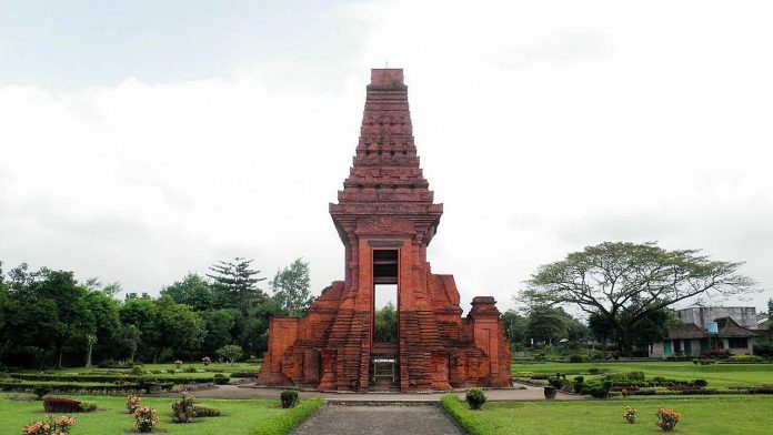 Telusuri Jejak-Jejak Kemegahan Kerajaan Majapahit Telusuri Jejak-Jejak Kemegahan Kerajaan Majapahit