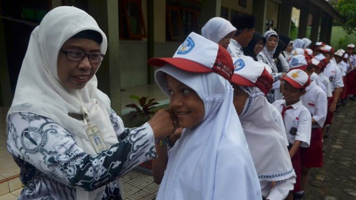 Guru Peletak Batu Pertama Kebaikan Guru Peletak Batu Pertama Kebaikan
