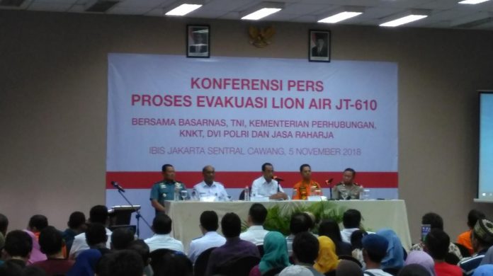 KNKT: Lion Air Pecah Ketika Menyentuh Permukaan Air Laut KNKT: Lion Air Pecah Ketika Menyentuh Permukaan Air Laut