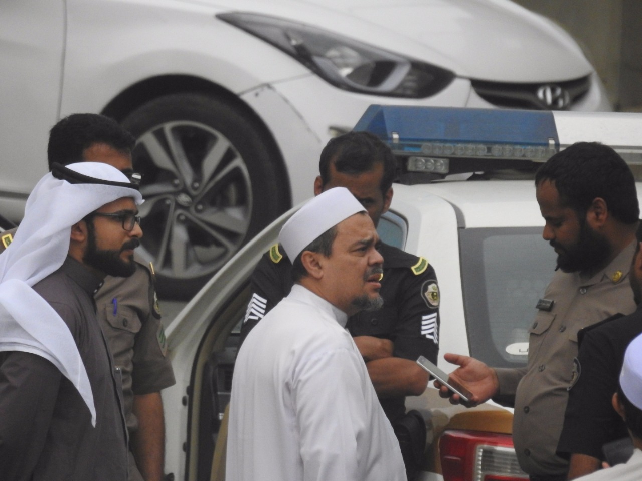 Habib Rizieq Diperiksa Polisi Saudi Soal Bendera
