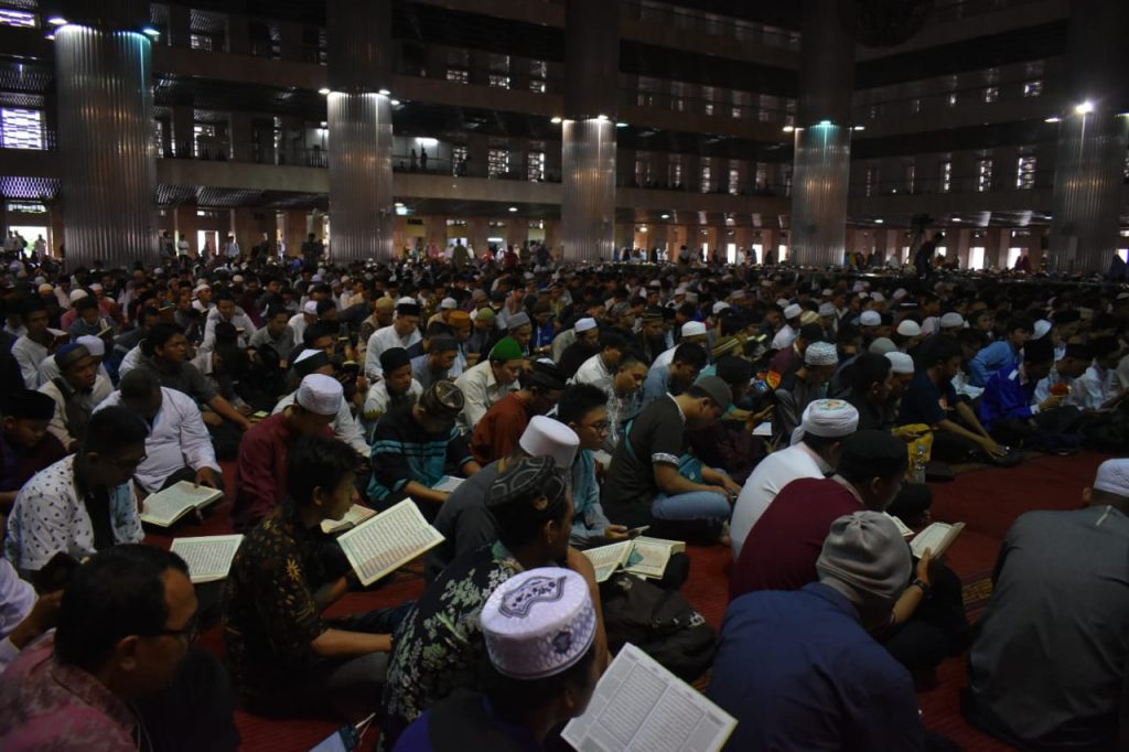 Ribuan Warga Muraja’ah dan Taubat Nasional untuk Kebaikan Indonesia