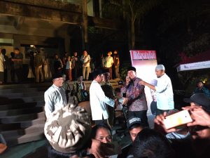 Fahri Hamzah dan Fadli Zon Diberi Kain Kafan di Balikpapan, Apa Sebabnya?