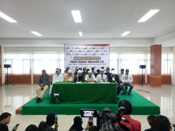 Bukan Agenda Politik, Panitia Larang Pengibaran Bendera Parpol di Reuni 212 Bukan Agenda Politik, Panitia Larang Pengibaran Bendera Parpol di Reuni 212