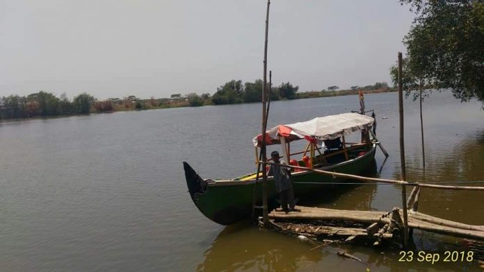 Sensasi Naik Perahu di Wisata Bahari Tlocor Sensasi Naik Perahu di Wisata Bahari Tlocor