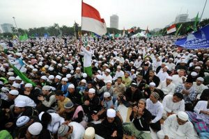 Upaya-upaya yang mencoba untuk membenturkan keislaman seseorang dan kesetiaannya pada negara serta menjaga nilai-nilai kebinekaan dan toleransi ini juga menjadi perhatian KH Sholahuddin Wahid (Gus Sholah)