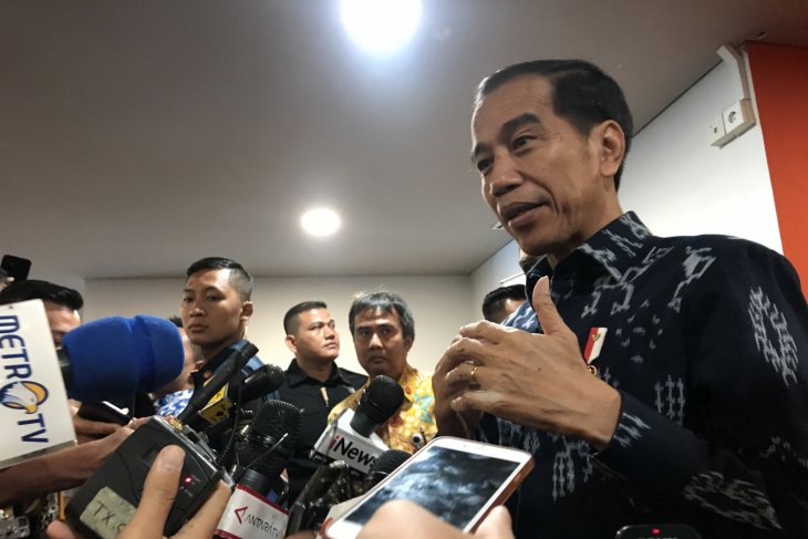 Jokowi di Rumah BJ Habibie: Saya Mengajak Masyarakat Berdoa Bersama-sama