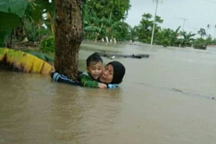 Nurjannah; Nenek Pelindung Cucu dari Air Bah itu Kini Meninggal Dunia Nurjannah; Nenek Pelindung Cucu dari Air Bah itu Kini Meninggal Dunia