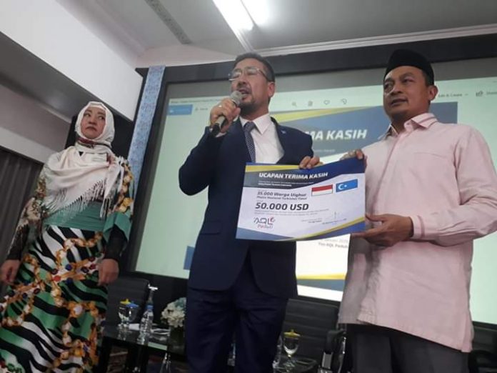 Muslim Uighur Bantu Korban Tsunami Selat Sunda 50.000 USD Muslim Uighur Bantu Korban Tsunami Selat Sunda 50.000 USD