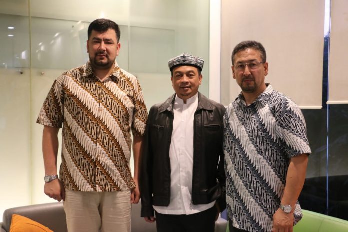 Dilepas UBN, Rombongan Muslim Uighur Kunjungi Korban Tsunami Banten Dilepas UBN, Rombongan Muslim Uighur Kunjungi Korban Tsunami Banten
