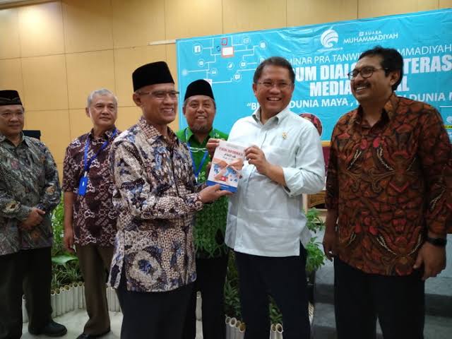Luncurkan Buku Fikih Informasi, Muhammadiyah Gelorakan Literasi Pencerahan Melawan Informasi Membodohkan