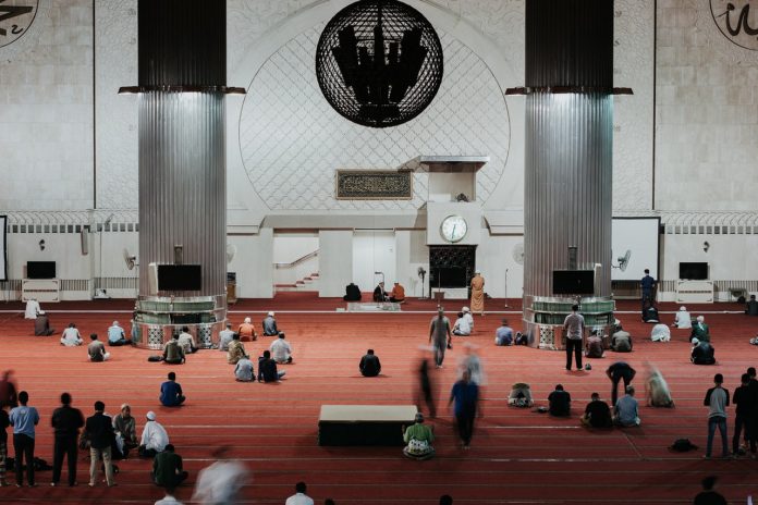 Panduan Mengqashar dan Menjamak Shalat Panduan Mengqashar dan Menjamak Shalat