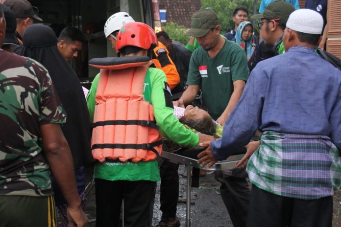 Banjir di Tiga Provinsi, Organisasi Kemanusiaan Salurkan Bantuan dan Relawan Banjir di Tiga Provinsi, Organisasi Kemanusiaan Salurkan Bantuan dan Relawan