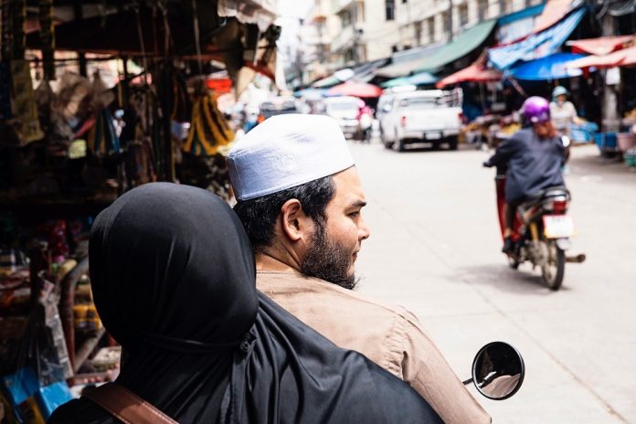 Islam Bukan Sekadar Spirit Tapi Harus Diterapkan Secara Kaffah Islam Bukan Sekadar Spirit Tapi Harus Diterapkan Secara Kaffah