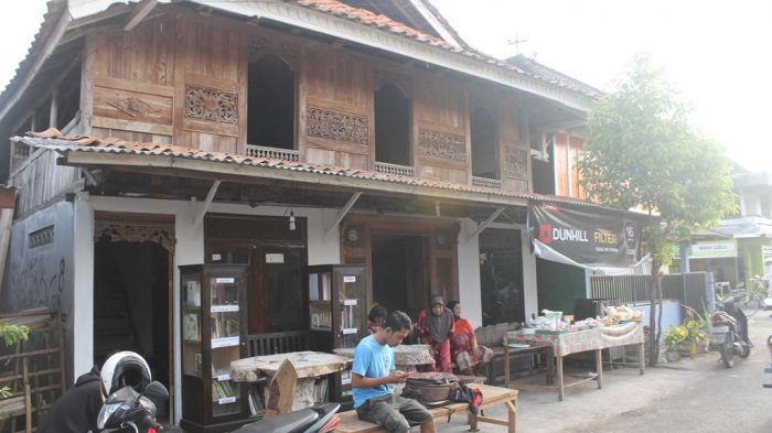 Rumah panggung melayu di kampung Loloan, Bali. (Foto: alagraph.com)