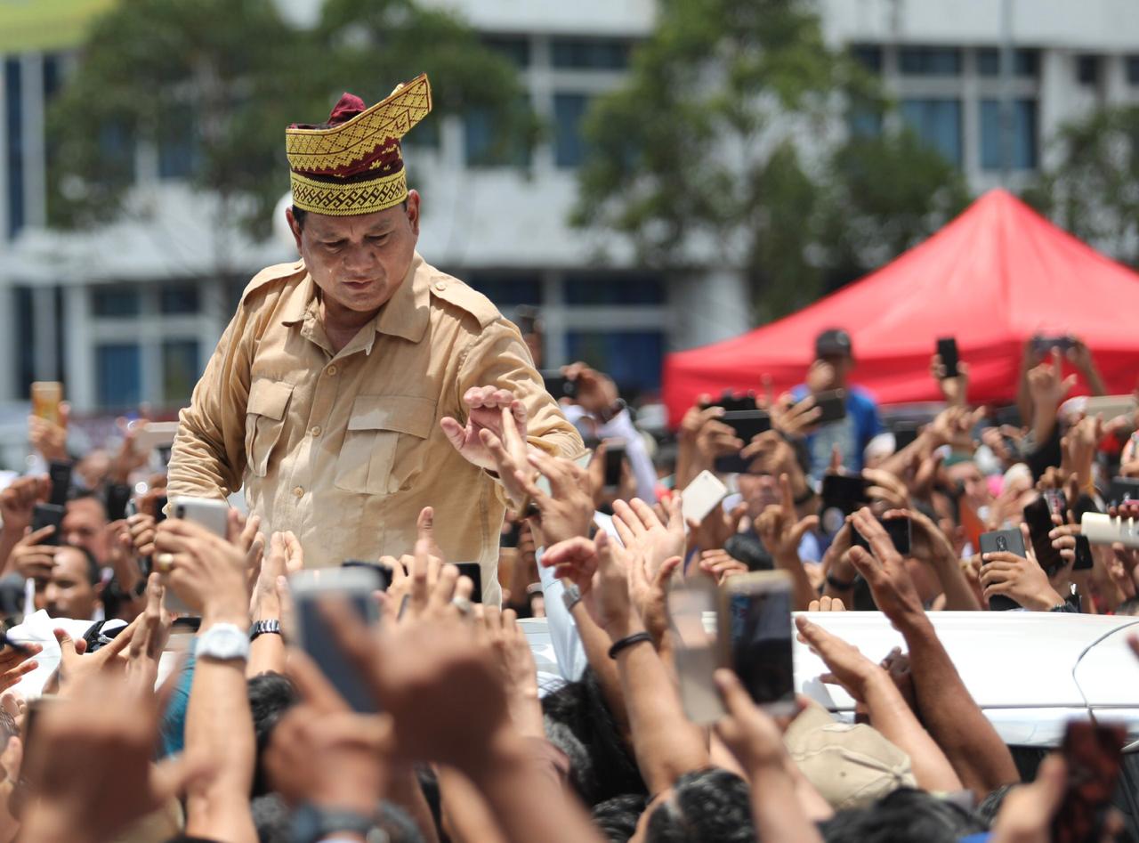 Dapat Tanjak Emas dari Rakyat Riau, Prabowo Balas Dengan Pantun