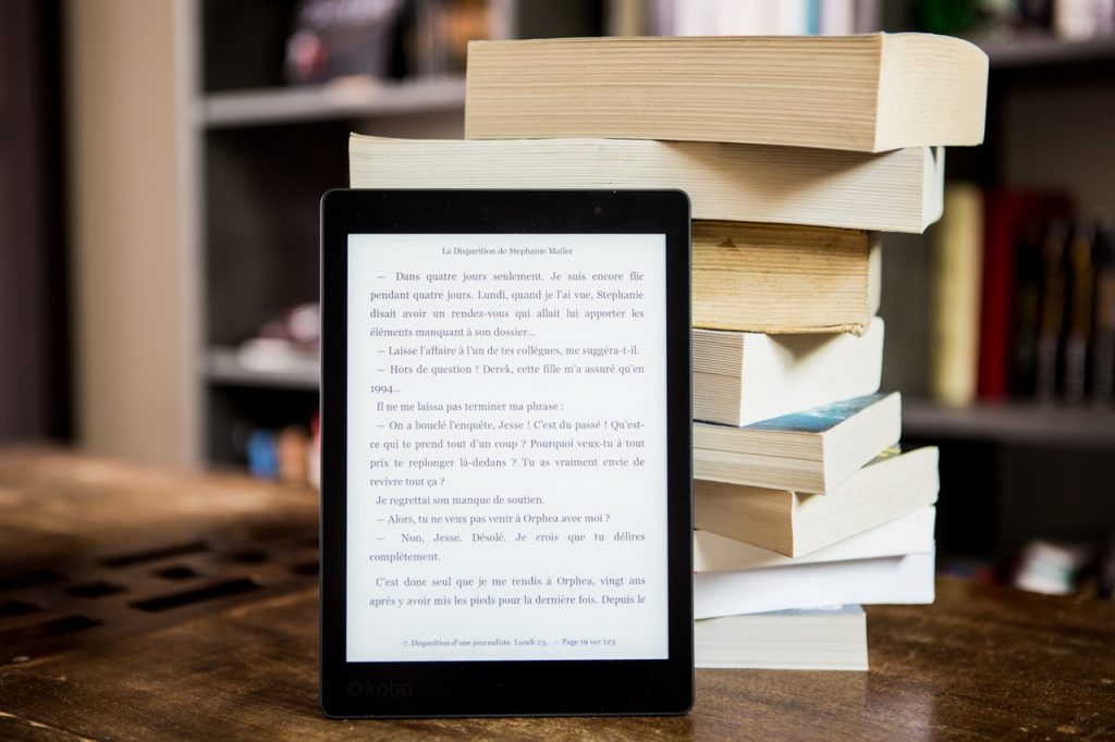 Di Masa Depan, Mungkinkah Buku Akan Tergantikan dengan E-book