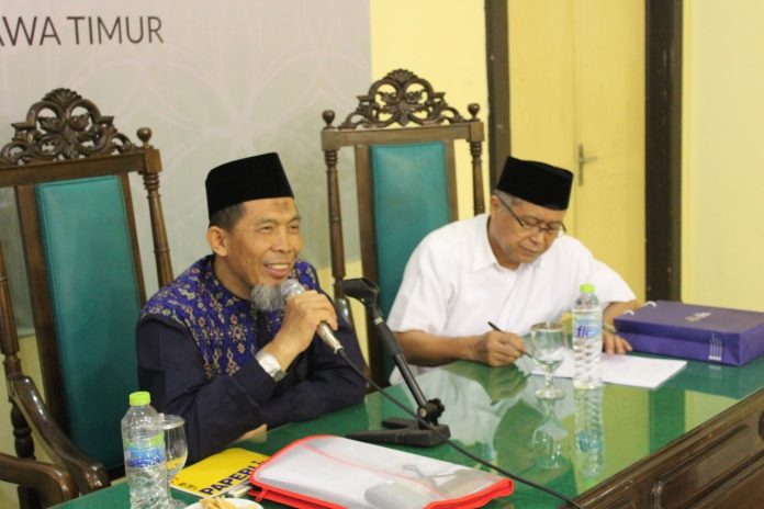 Jelang Pencoblosan, Dewan Dakwah Rilis 6 Seruan untuk Indonesia Menang Ketua Dewan Dakwah Islamiyah Indonesia Jatim; KH Sudarno Hadi (kiri) bersama Sekum Dewan Dakwah Islamiyah Indonesia Pusat; H Avid Shalihin (baju putih).