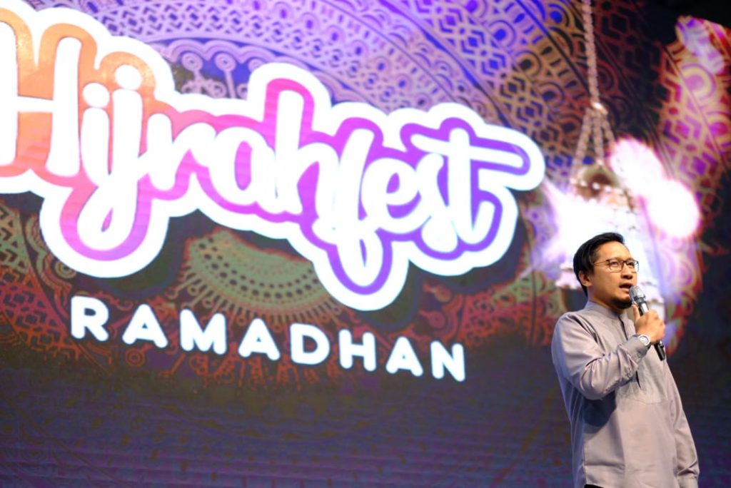 Founder Hijrah Fest, Arie Untung dalam sambutan Hijrah Fest Ramadhan 2019 di JCC Senayan Jakarta, Jumat 24 Mei 2019. (Foto: Suaramuslim.net/Wirawan)