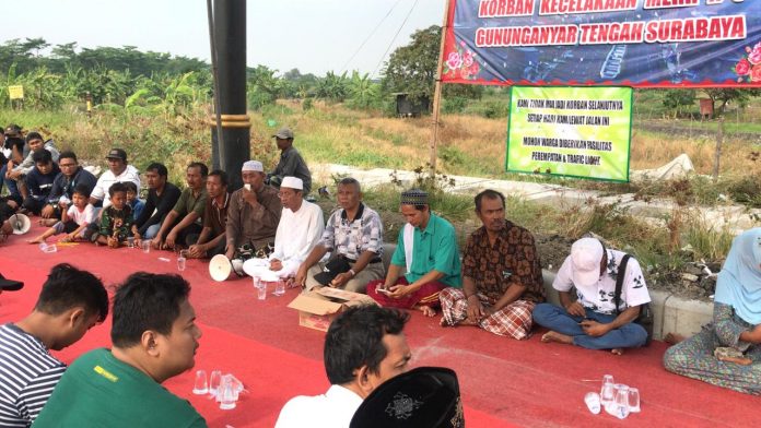 Sering Terjadi Kecelakaan, Warga MERR Gununganyar Bikin Surat Terbuka Untuk Walikota Surabaya Sering Terjadi Kecelakaan, Warga MERR Gununganyar Bikin Surat Terbuka Untuk Walikota Surabaya