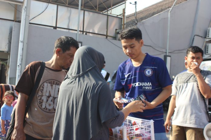 Bazar Amal ACT Ajak Warga Surabaya Bantu Korban Gempa Halmahera Selatan Bazar Amal ACT Ajak Warga Surabaya Bantu Korban Gempa Halmahera Selatan
