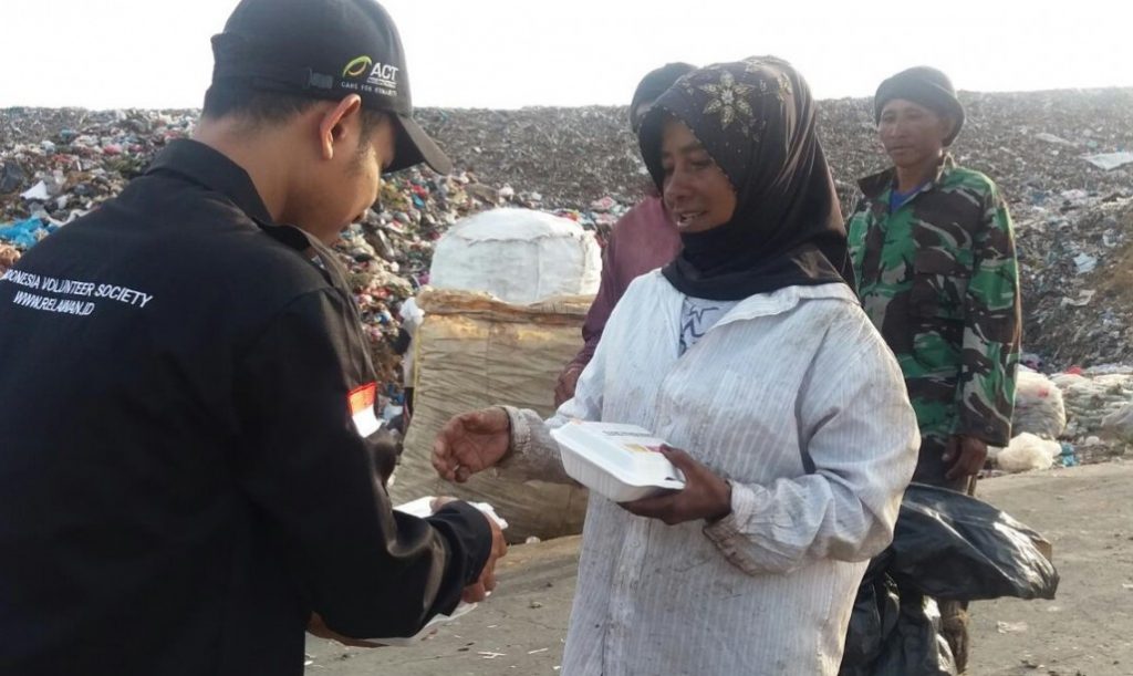 Dermawan Effect, ACT dan Abu Nawas Bagikan Ribuan Paket Nasi Gratis di Banda Aceh