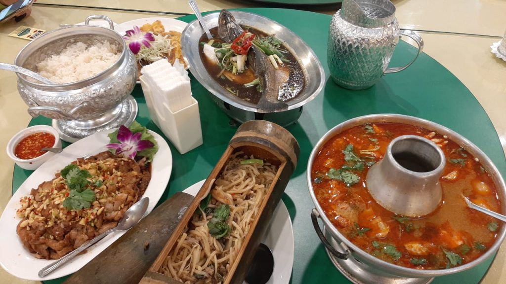 Menu khas Yunus Halal Restaurant, Tom Yam Soup, Bamboo Fried Beef, Lemon Fish dan Spicy Fried Chicken. Foto: M. Nashir/Suaramuslim.net
