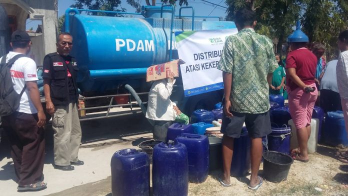 Setelah Pacitan dan Pamekasan, ACT Jatim Distribusikan Air Bersih di Bojonegoro Setelah Pacitan dan Pamekasan, ACT Jatim Distribusikan Air Bersih di Bojonegoro