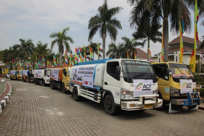 Global Zakat-ACT Serentak Distribusikan Air Bersih Global Zakat-ACT Serentak Distribusikan Jutaan Air Bersih di 12 Wilayah Kekeringan