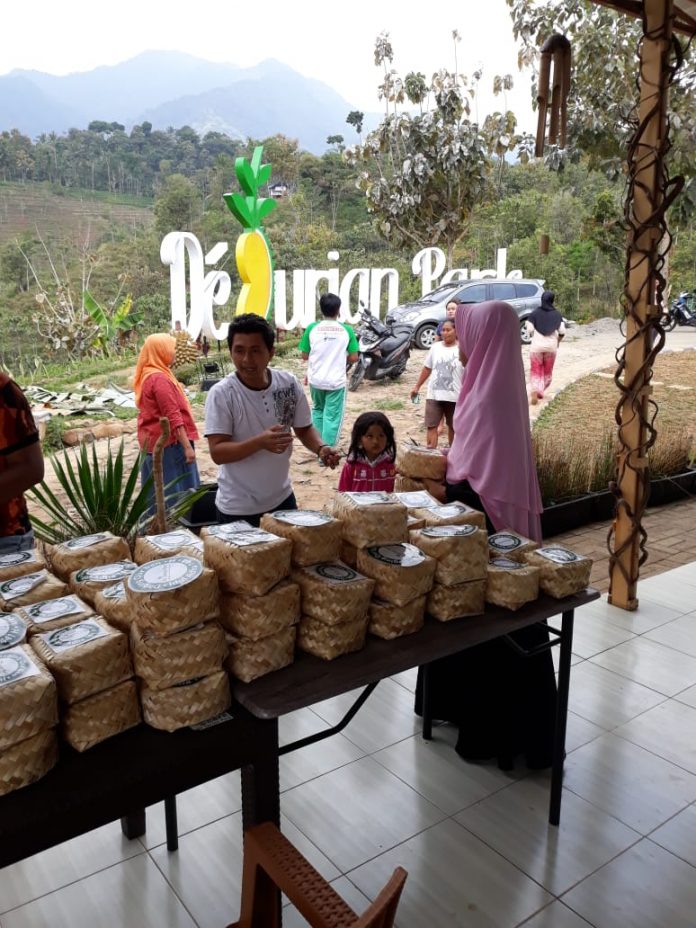 Gunakan Besek Saat Iduladha, DeDurian Park Ajak Masyarakat Menanam Bambu Gunakan Besek Saat Iduladha, DeDurian Park Ajak Masyarakat Menanam Bambu