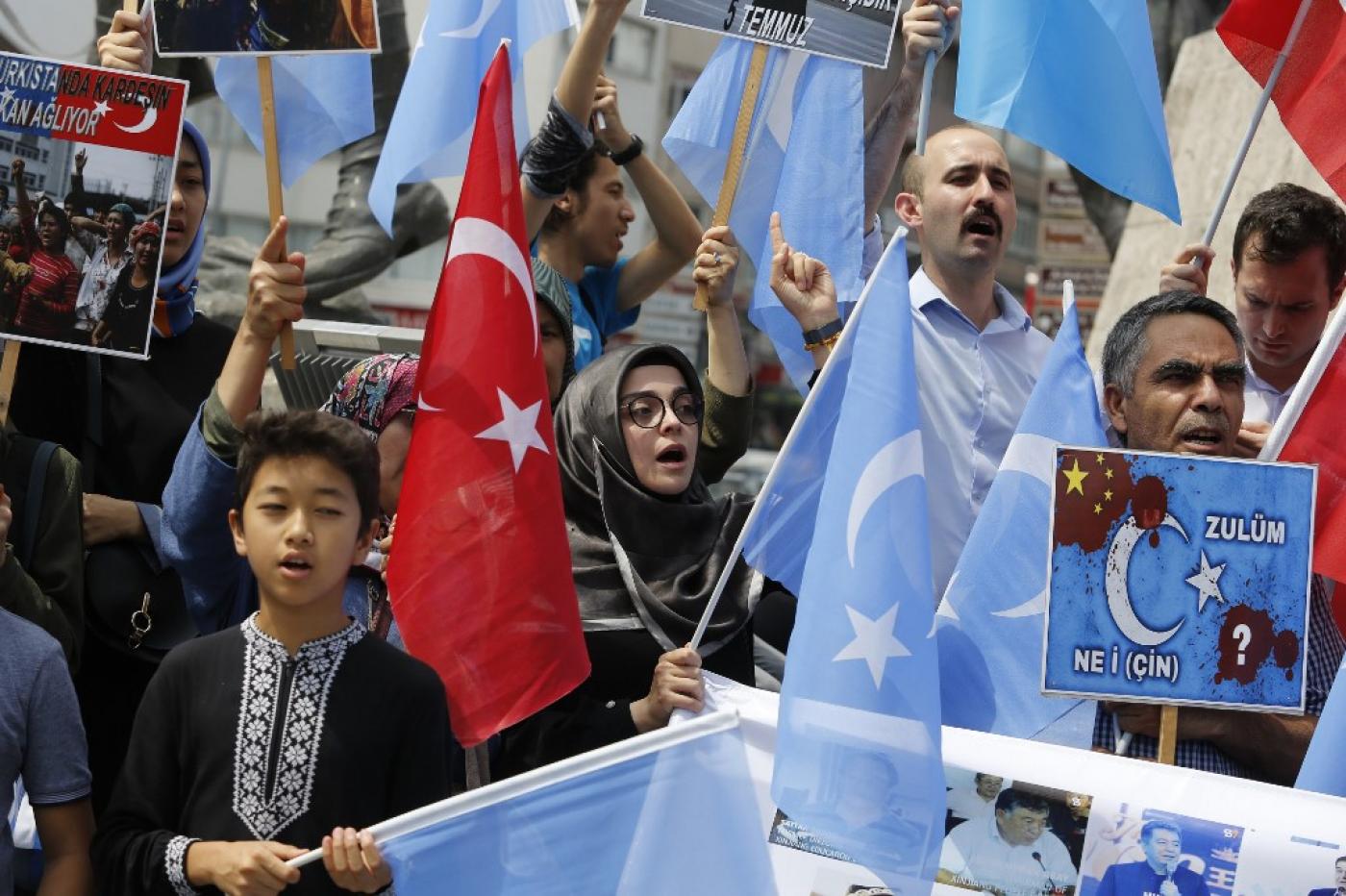 Mesir Bantu Tiongkok Tahan dan Interogasi Para Siswa Uighur