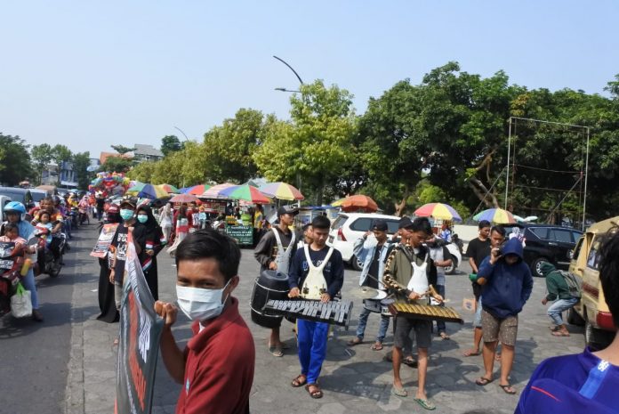 Aksi Serentak ACT-MRI se-Jatim, Galang Bantuan untuk Atasi Bencana Kabut Asap Aksi Serentak ACT-MRI se-Jatim, Galang Bantuan untuk Atasi Bencana Kabut Asap